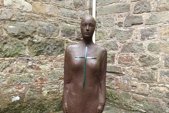 Statue, Cawdor Castle
