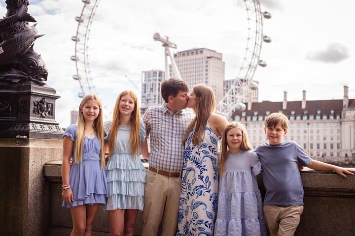 Private landmarks photoshoot for families and couples