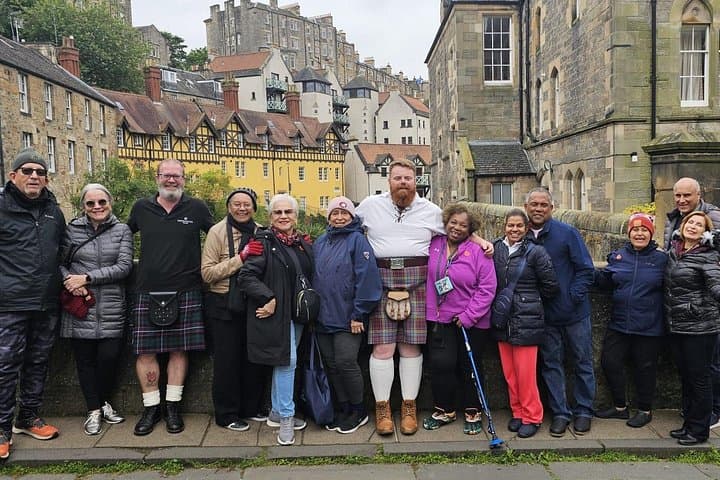 Edinburgh: Privately Guided Day Tour of Edinburgh in Luxury MPV