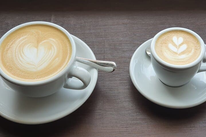 A quiet cappuccino and cortado on our journey.