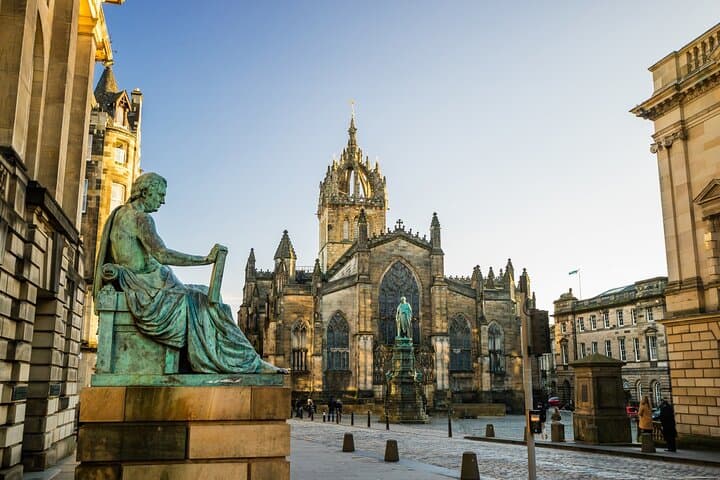 Skip-the-line Edinburgh Castle with Old Town Walking Tour