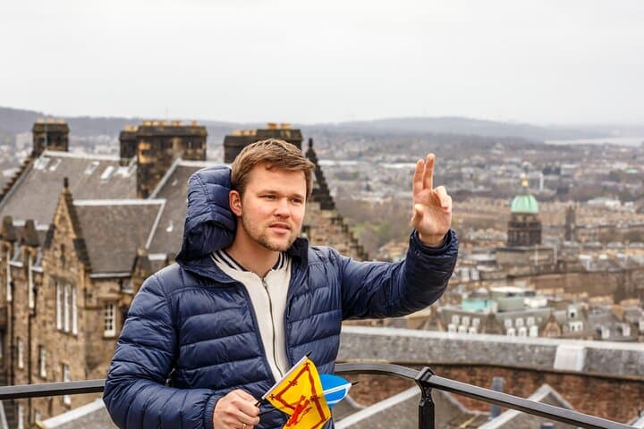 Skip-the-line Edinburgh Castle with Old Town Walking Tour