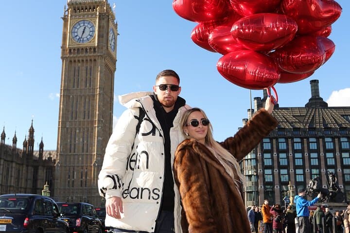 Couple photo with read heart balloons with Big Ben in the background