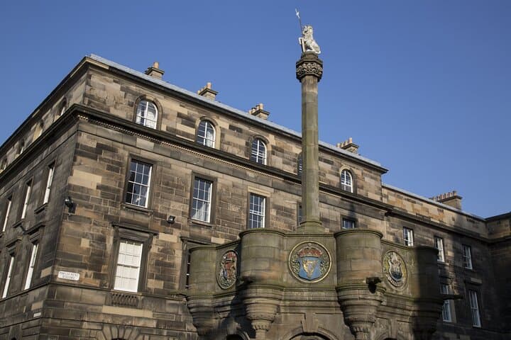 Kid-Friendly Edinburgh City Wonders Private Guided Tour
