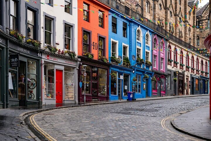 Edinburgh: City Walk Audio Guide in 7 Languages on your Phone