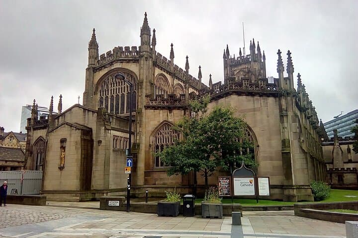 Manchester Exclusive 2 Hours Private Walking Journey