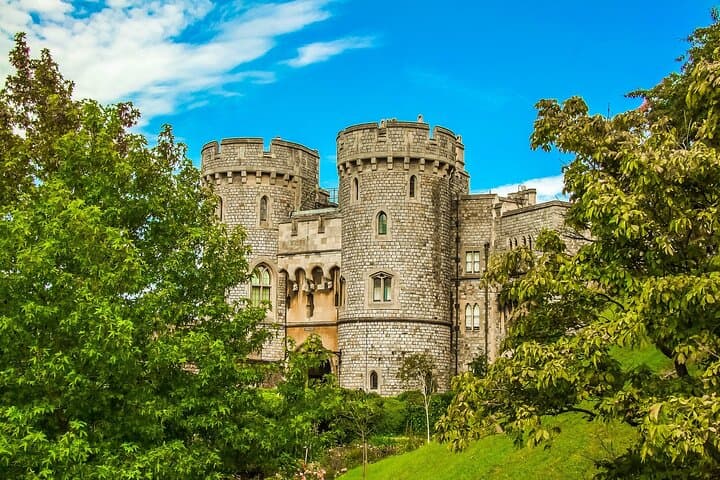 Private Day Trip in Arundel Castle Splendor from London