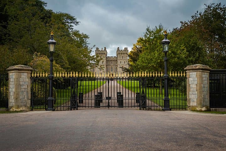 Private tour in Windsor, Stonehenge and Bath Day Trip from London