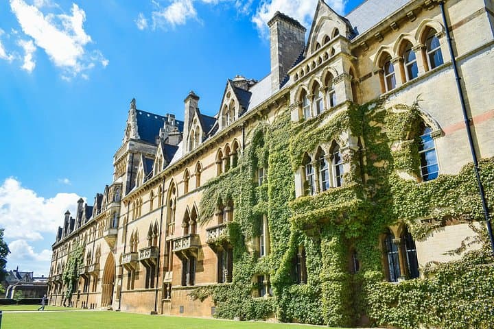 Oxford Scholars and Secrets Self Guided Tour with App