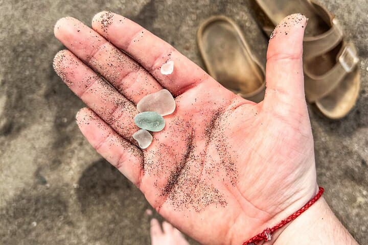 Hunt for sea shells and sea glass on one of Fife's best beaches. Thanks to two local glass factories from 100 years ago, polished glass pieces still wash up on the shore, creating a treasure trove.