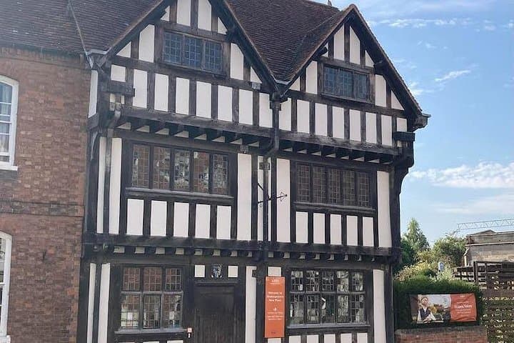 Shakespeare's Stratford-Upon-Avon Self Guided Stroll by a Local