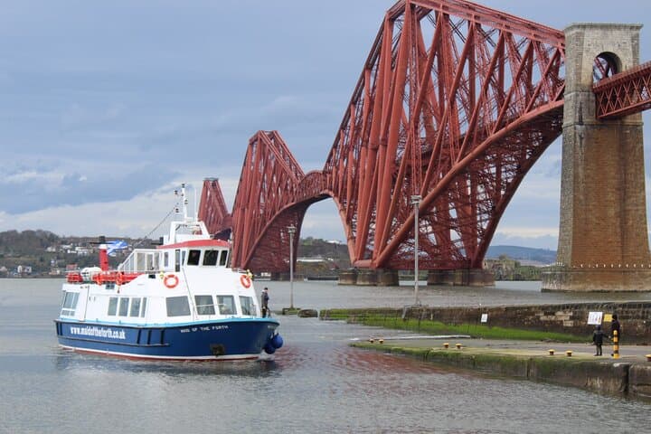 Heading towards Hawes Pier