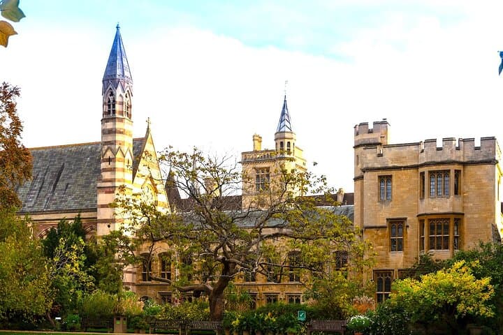 Visit the architecture inside a college and learn about college life