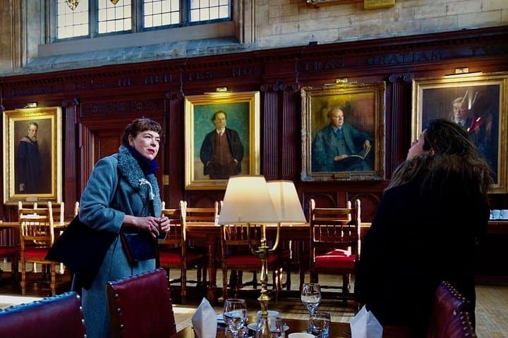 See a Hall where students dine in manorial style