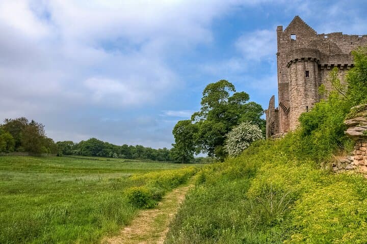 Private Edinburgh Day Tour in a London Taxi to Scottish Borders