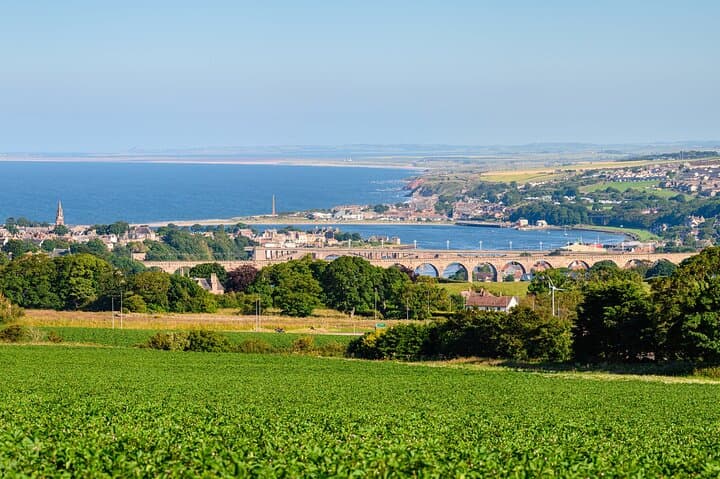 Private Edinburgh Day Tour in a London Taxi to Scottish Borders