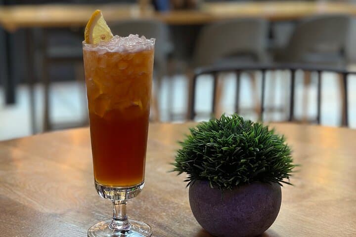 A Taste of Manchester and Salford with Meals , Drinks and Guide