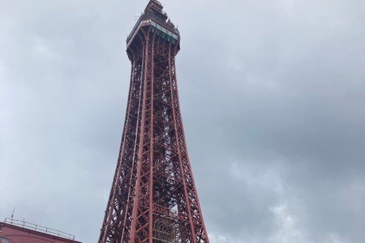 Blackpool Self-Guided City Walking Tour & Scavenger Hunt