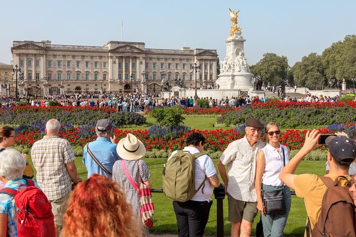 Small-Group London's Best Sights Walking Tour, Kids Join Free!