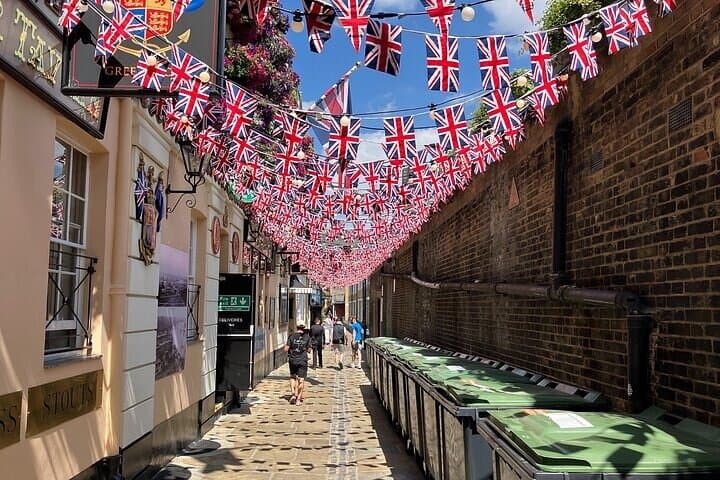 Head down hidden streets and find unseen treasures, guided by the historical characters of Greenwich.