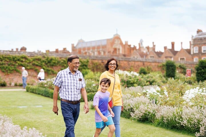Hampton Court Palace Private Tour from London