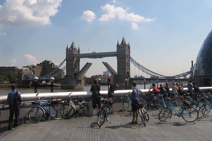 Original e-Bike Tour: Smugglers & City Builders