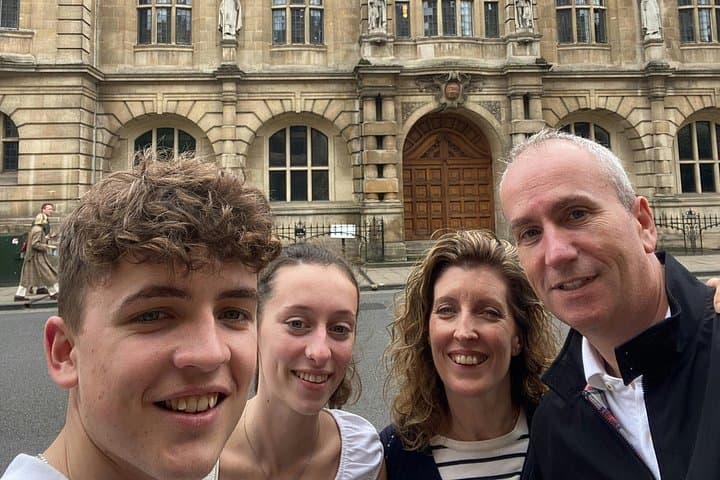 Oxford Mystery Quest: Exploration Game and Tour