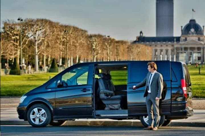 Mercedez Viano Luxury 5 Passengers
