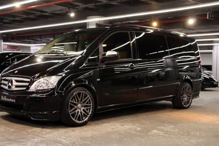 Mercedez Viano Luxury 5 passengers