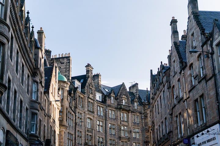 Explore Edinburgh in 60 minutes with a Local - Private Tour