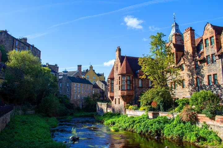 Explore Edinburgh in 60 minutes with a Local - Private Tour