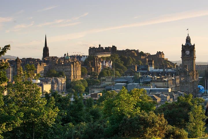Explore the Insta-worthy Spots of Edinburgh with a Local