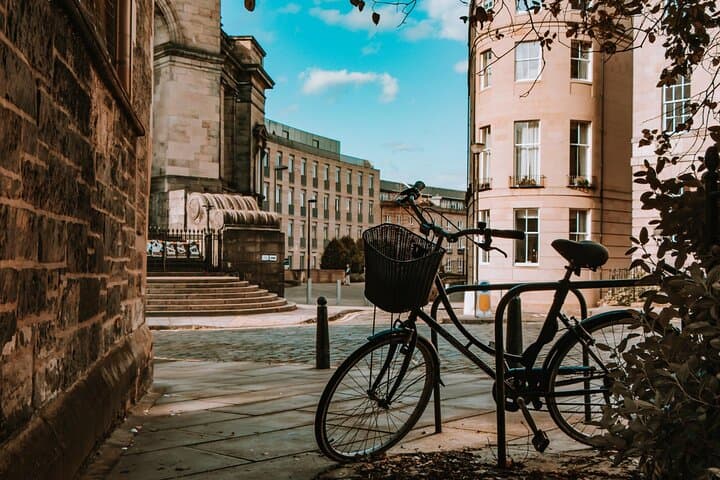 Discover Edinburgh's Photogenic Spots with a Local
