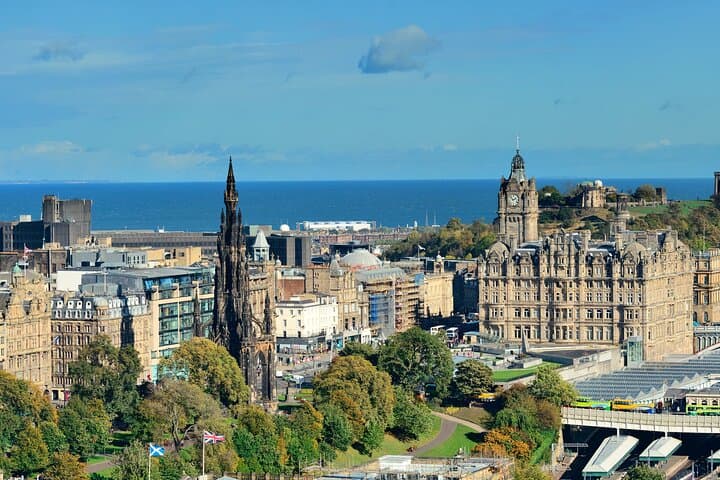 Discover Edinburgh's Photogenic Spots with a Local