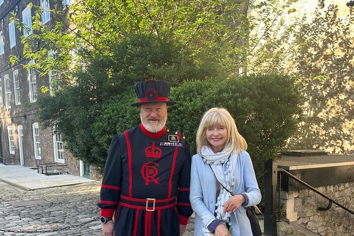 VIP Tower of London and Crown Jewels Tour with Private Beefeater Meet & Greet