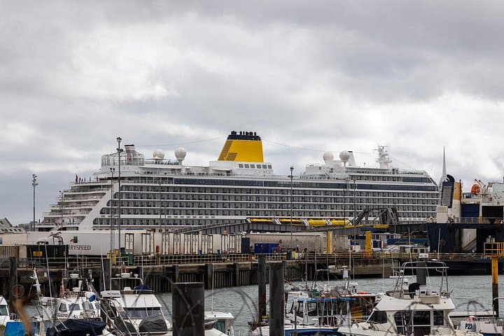 Portsmouth Cruise Port to Heathrow Airport Private Transfer