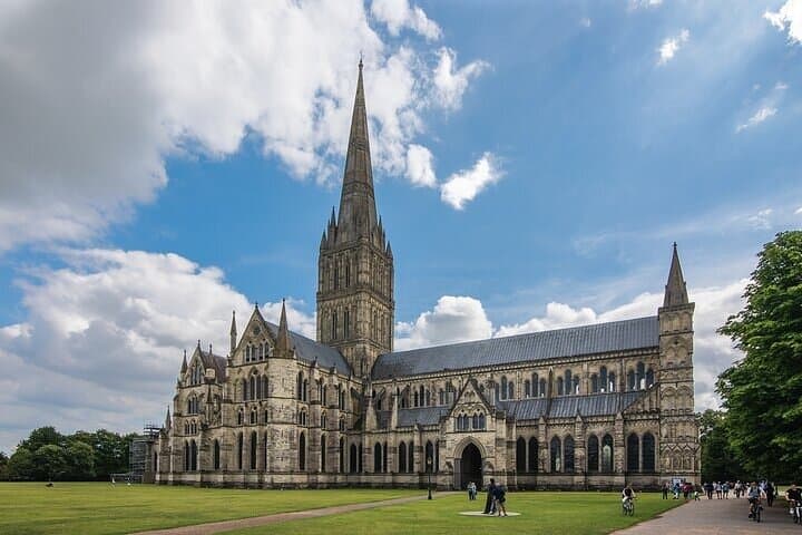 Southampton to Heathrow via Attraction of your choice