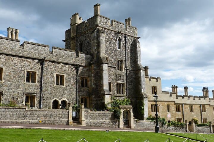 Private Tour in Windsor, Stonehenge and Winchester