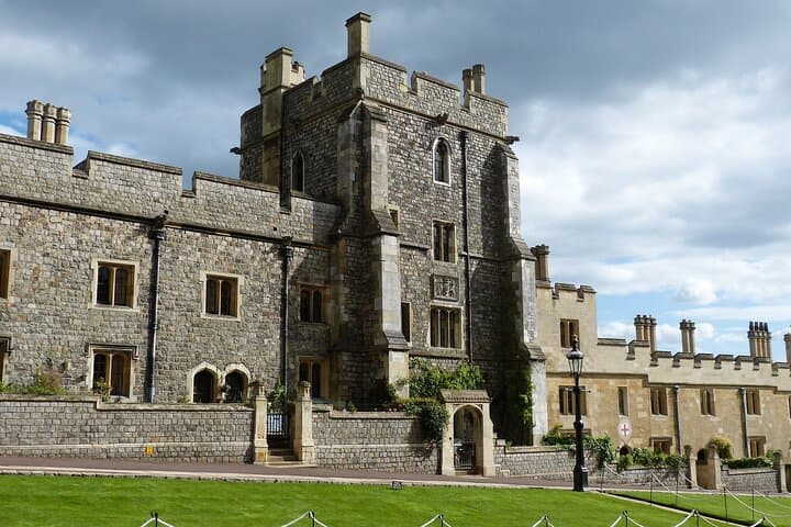 Full Day Private Tour in Windsor Castle and Hampton Court Palace
