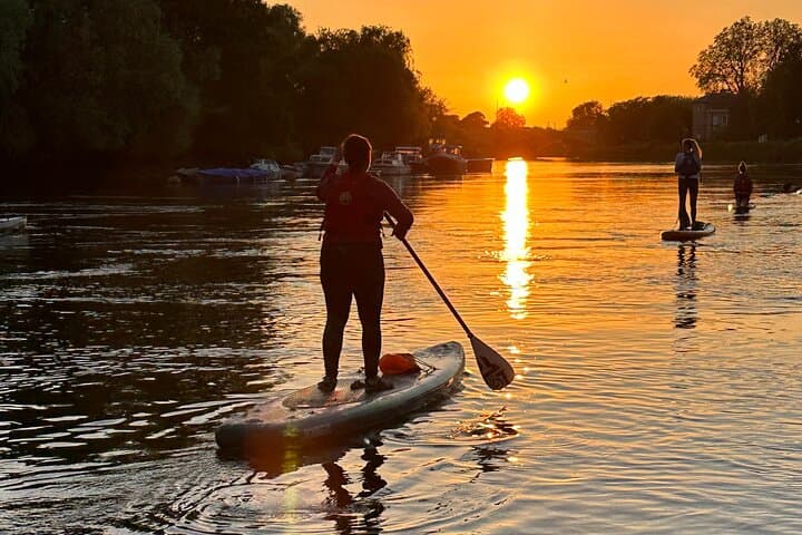Stand up Paddleboarding on the beautiful Thames at Richmond