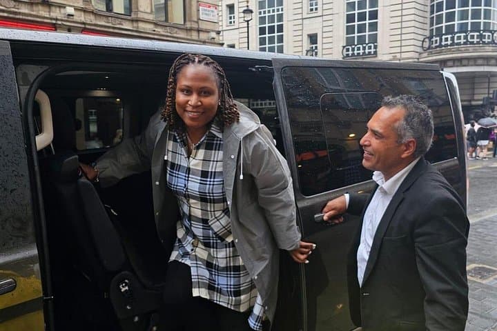 Shared Arrival Transfer London Airport to Hotel Accommodation