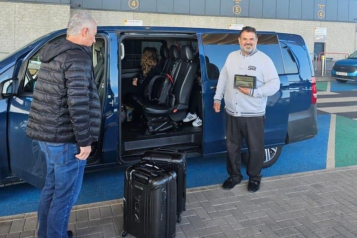 Shared Arrival Transfer London Airport to Hotel Accommodation