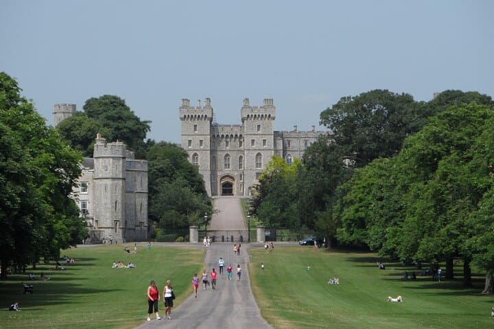 All Inclusive Windsor Castle Stonehenge Private Tour with Passes