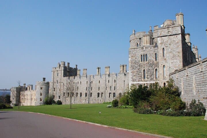 All Inclusive Windsor Castle Stonehenge Private Tour with Passes