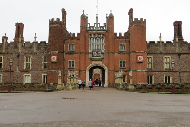 London and Hampton Court Palace Private Tour with Admission