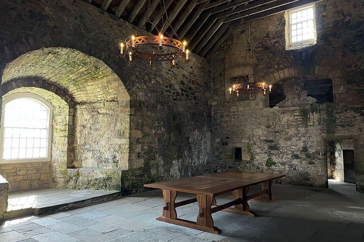 From Glasgow: Stirling Castle, Outlander and Loch Lomond