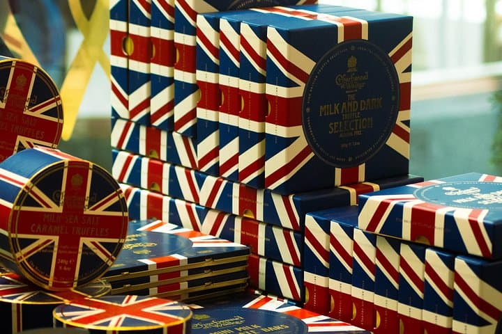 Changing of the Guard & Royal Food Tour with 15+ Tastings