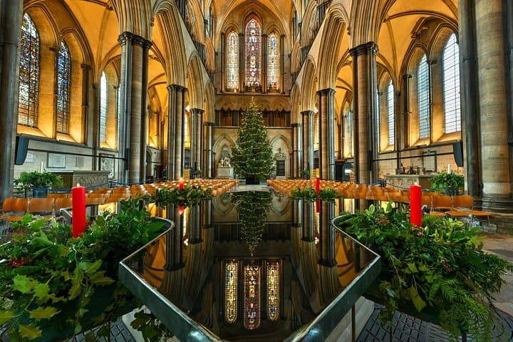 London: Christmas Market Tours in Salisbury and Winchester