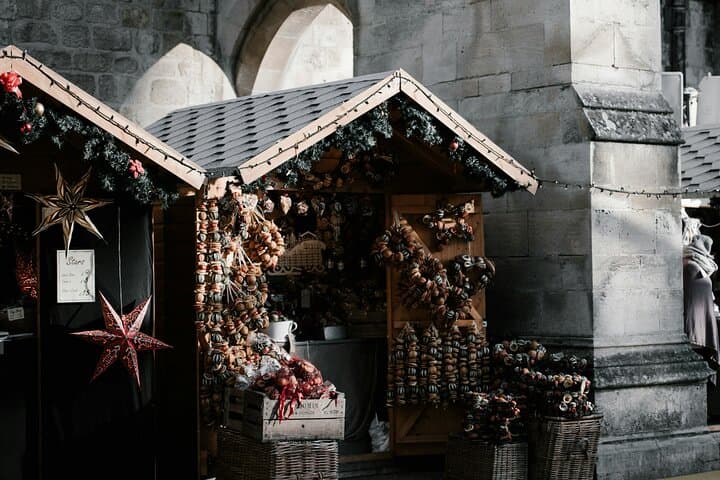London: Christmas Market Tours in Salisbury and Winchester