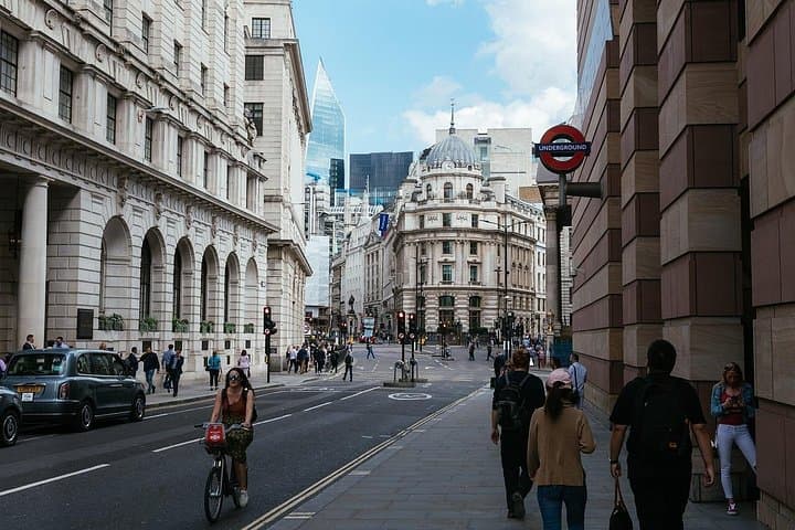 Door to Door Private Transfer from Southampton to London